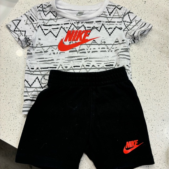 12 months 2 piece Nike dri fit outfit - Picture 1 of 2